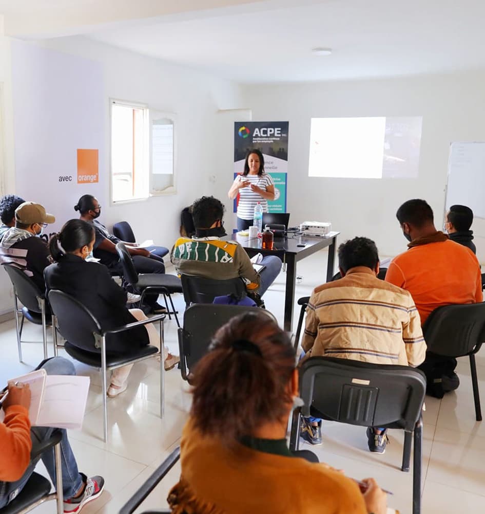 Séance de formation des membres avec les partenaires ACPE et Orange